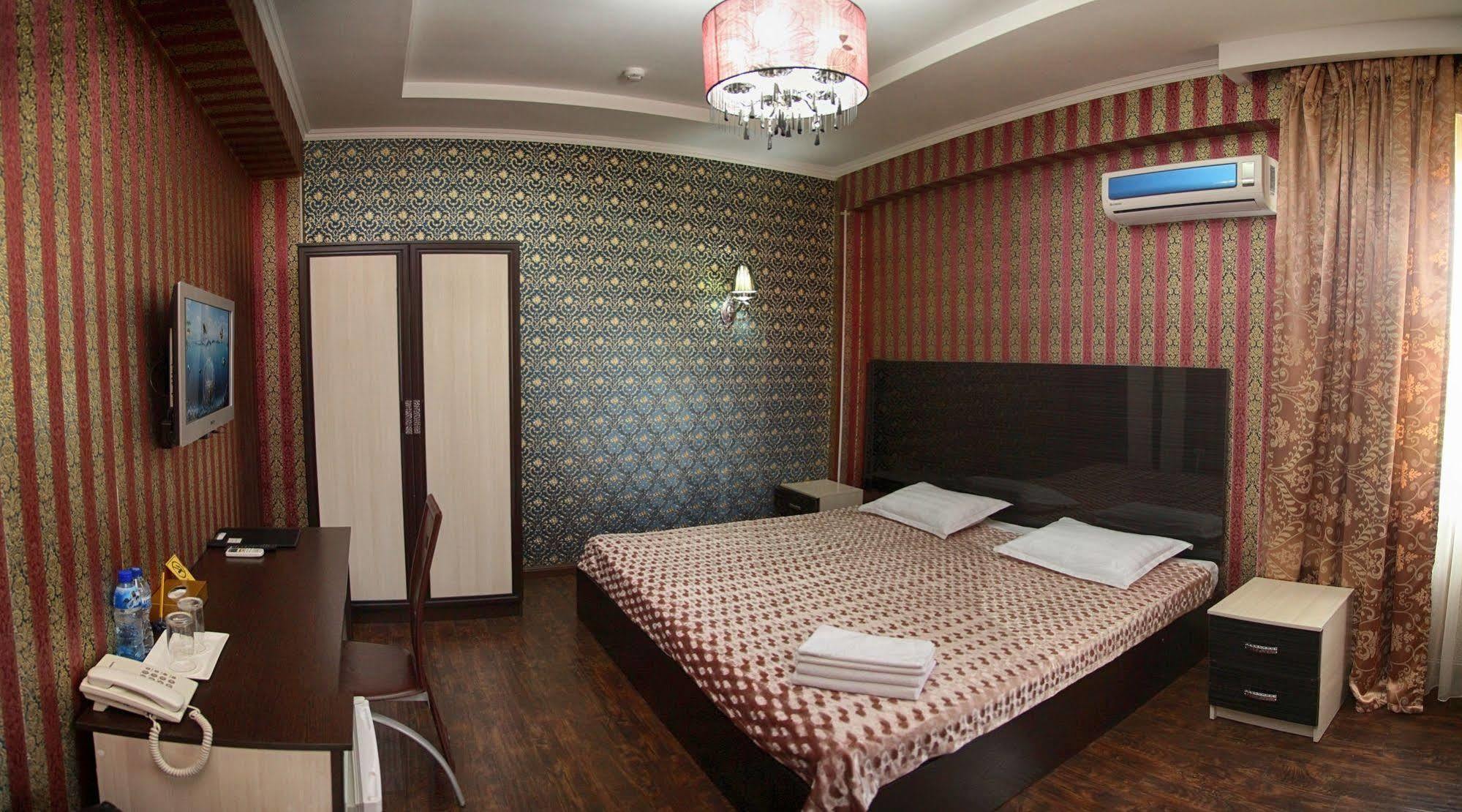 Voyage Hotel บิชเคก ภายนอก รูปภาพ