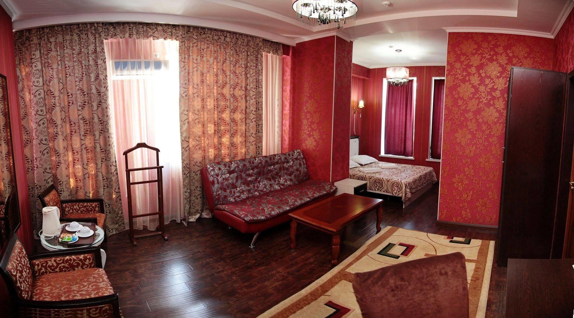 Voyage Hotel บิชเคก ภายนอก รูปภาพ